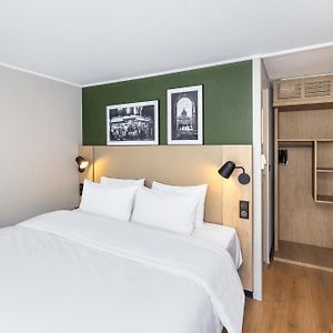 Superior Room 1 King Bed